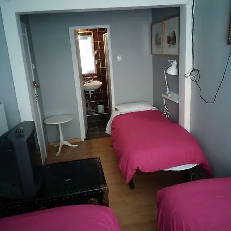 Edith Cavell10 בית הארחה