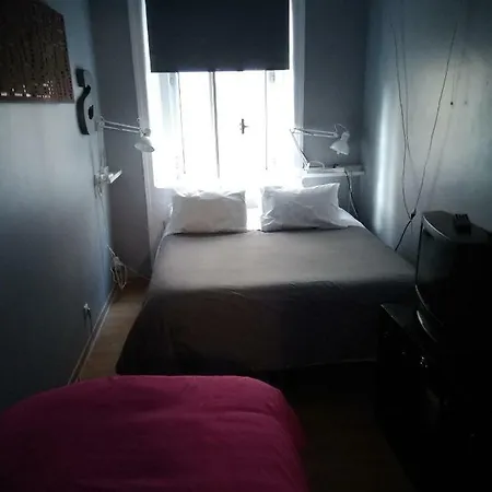 Edith Cavell10 Гостьовий будинок 3*